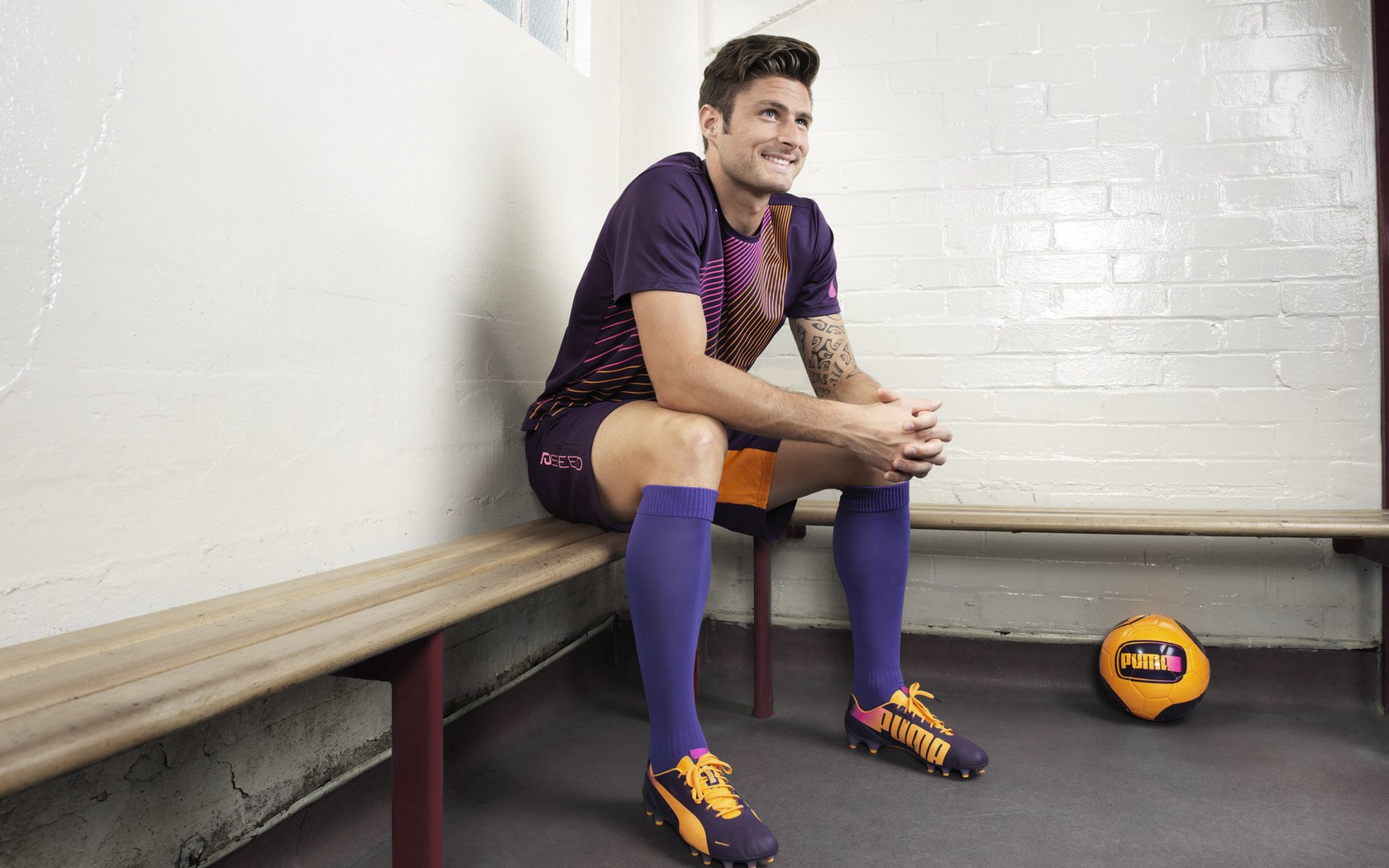 开云中国-奥格斯堡主场2-1战胜美因茨，保级关键三分，奥格斯堡转入球员